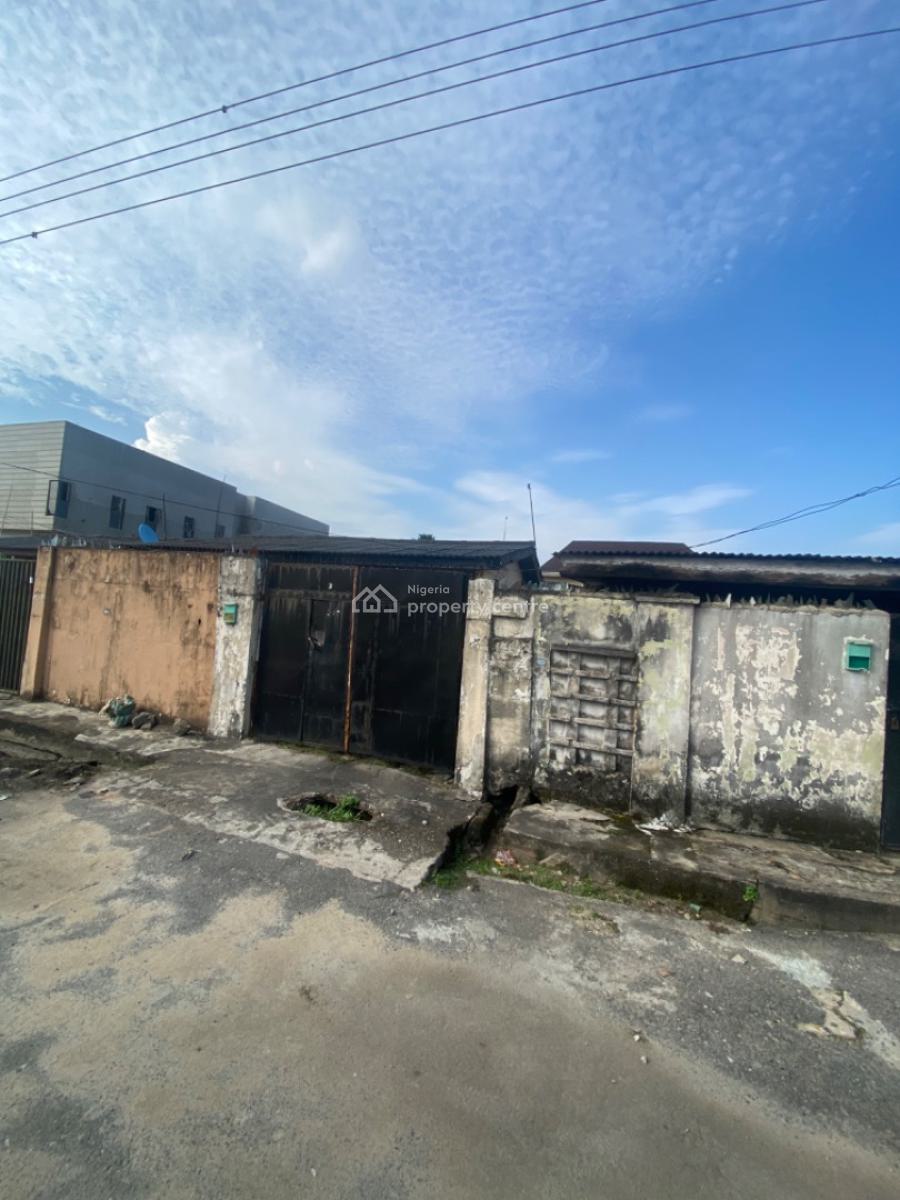 Fantastic 6 Bedrooms Bungalow, Off Adeniran Ogunsanya, Adeniran Ogunsanya, Surulere, Lagos, Detached Bungalow for Sale