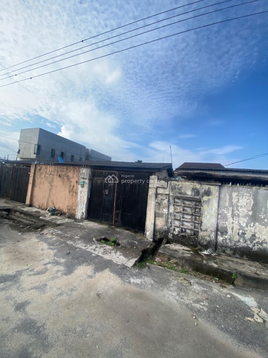 Fantastic 6 Bedrooms Bungalow, Off Adeniran Ogunsanya, Adeniran Ogunsanya, Surulere, Lagos, Detached Bungalow for Sale