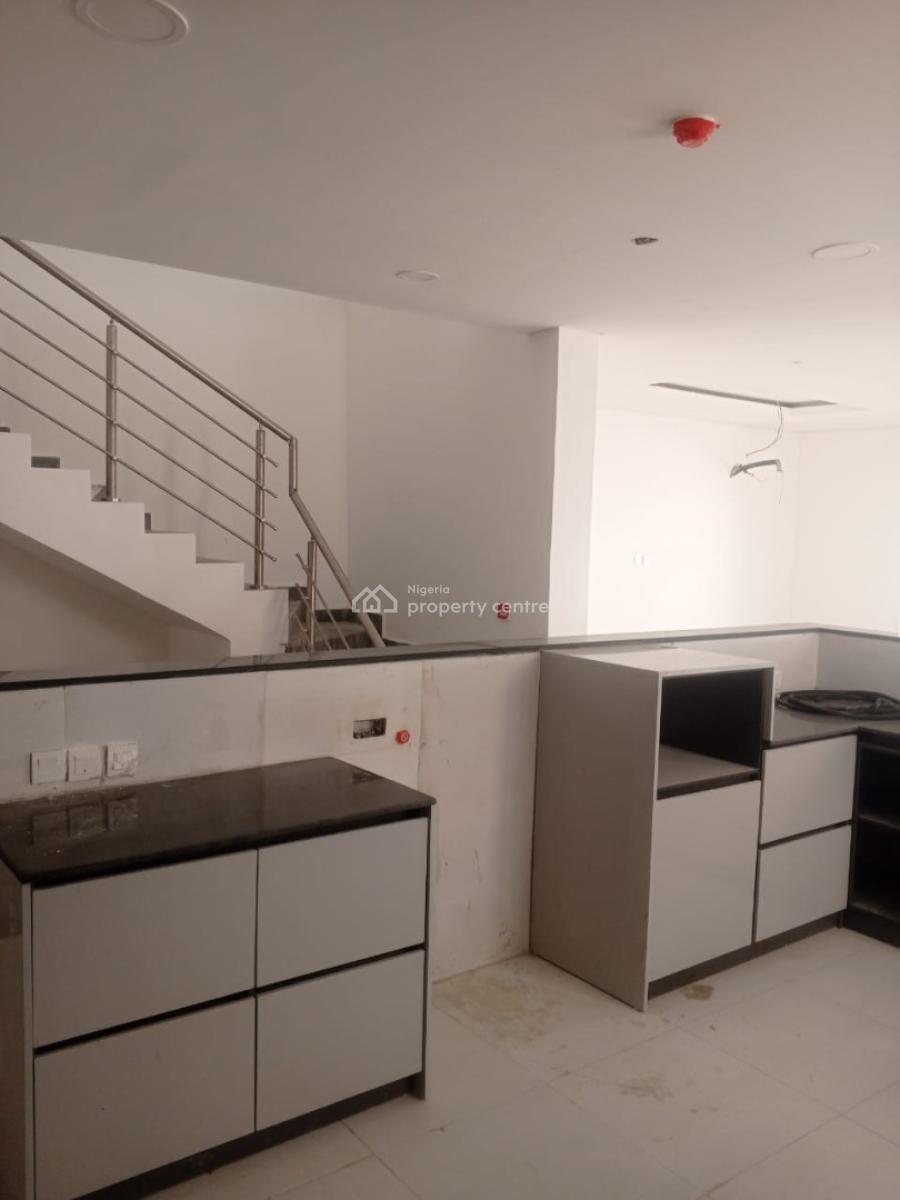 5 Bedroom Duplex in a Prestigious Fully Serviced Estate in Chevron, Chevron, Lekki, Lagos, Semi-detached Duplex for Rent