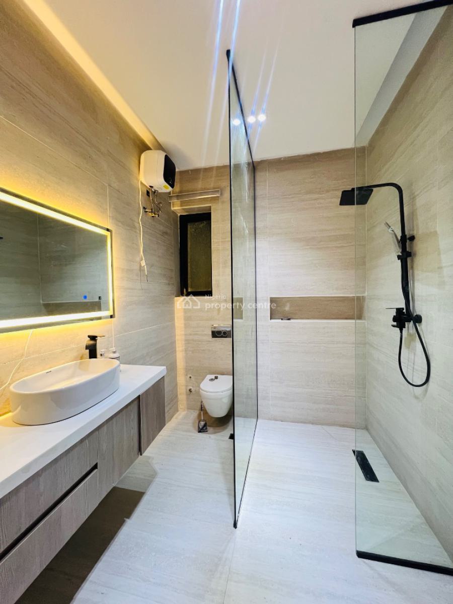 Prime 2-bedroom Apartment -- Great Returns, Prime Location, Lekki Phase 1, Lekki, Lagos, Flat / Apartment for Sale