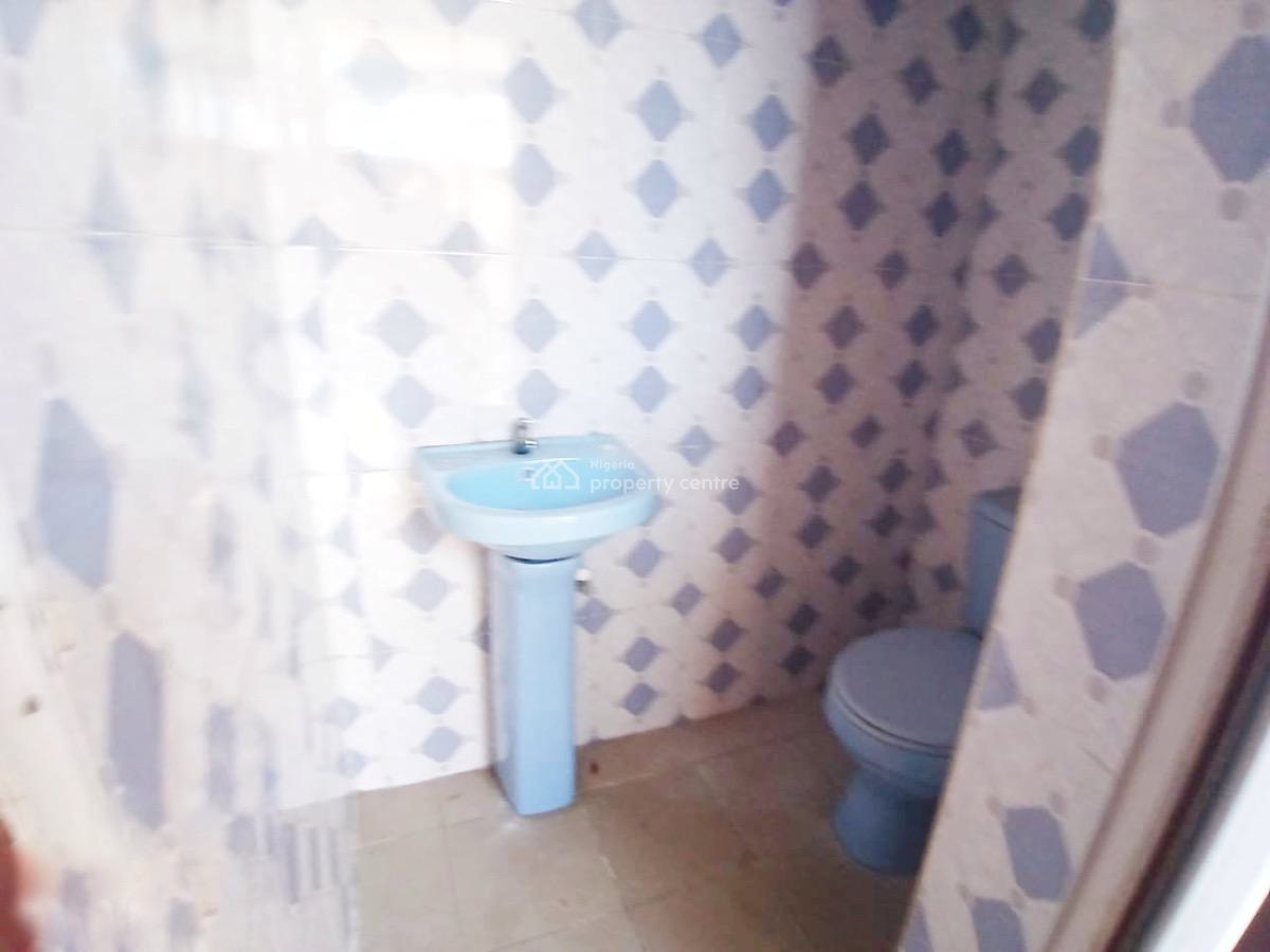 a Well Maintained Spacious 2 Bedroom Flat, Gra Phase 1, Magodo, Lagos, Flat / Apartment for Rent