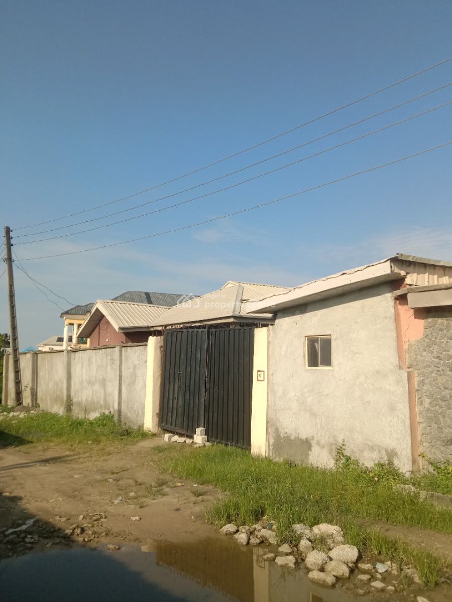 Standard Building in a Good Compound, Rock Stone Estate Along Badore Road, Ajah, Lagos, Block of Flats for Sale