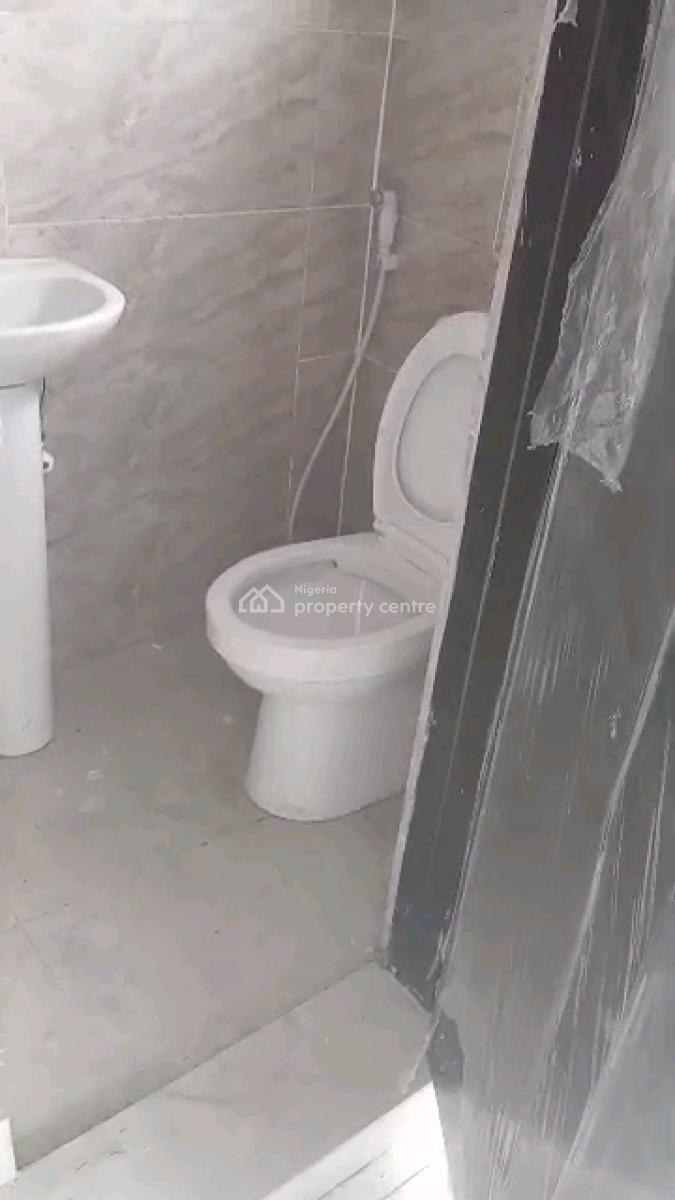 Standard 2 Bedroom Flat, Anthony, Anthony, Maryland, Lagos, Office Space for Rent