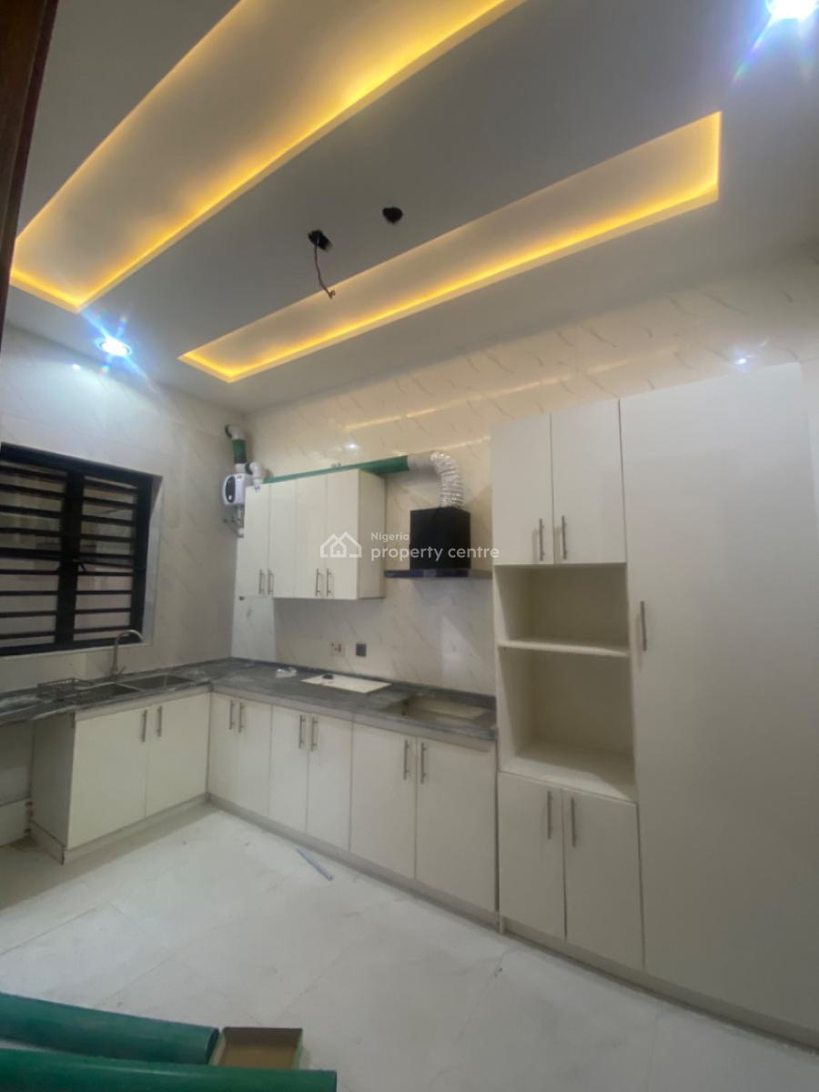 an Executive Two Bedroom Flat, Cedar Wood Estate Lagos Buisness School Opposite Skymall Lekki Phase2, Lekki, Lagos, Flat / Apartment for Rent