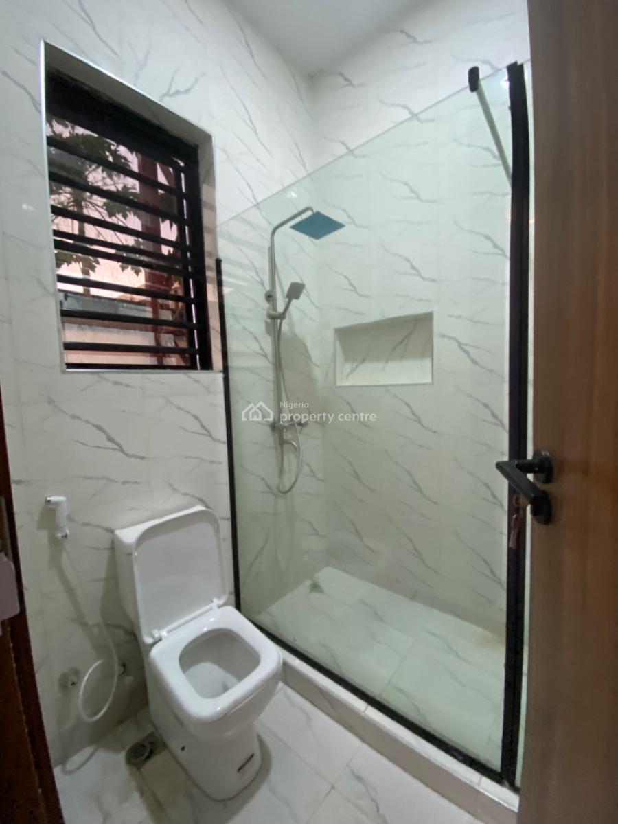 an Executive Two Bedroom Flat, Cedar Wood Estate Lagos Buisness School Opposite Skymall Lekki Phase2, Lekki, Lagos, Flat / Apartment for Rent