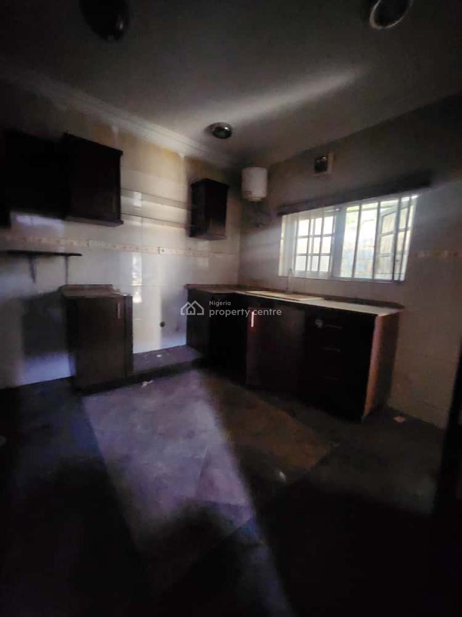 Serviced and Spacious 2 Bedrooms Apartment in an Estate, Serene Neighborhood, Maitama District, Abuja, Flat / Apartment for Rent