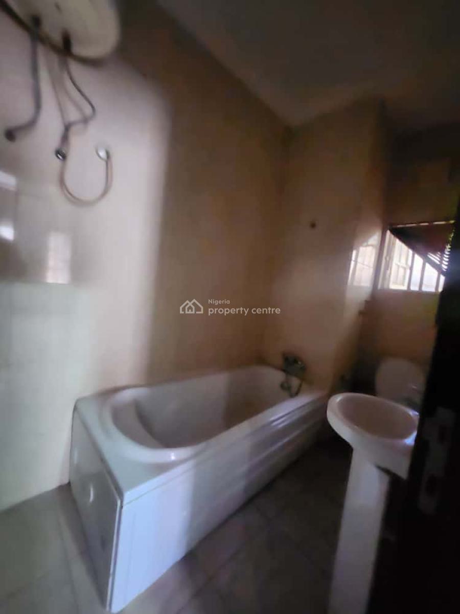 Serviced and Spacious 2 Bedrooms Apartment in an Estate, Serene Neighborhood, Maitama District, Abuja, Flat / Apartment for Rent