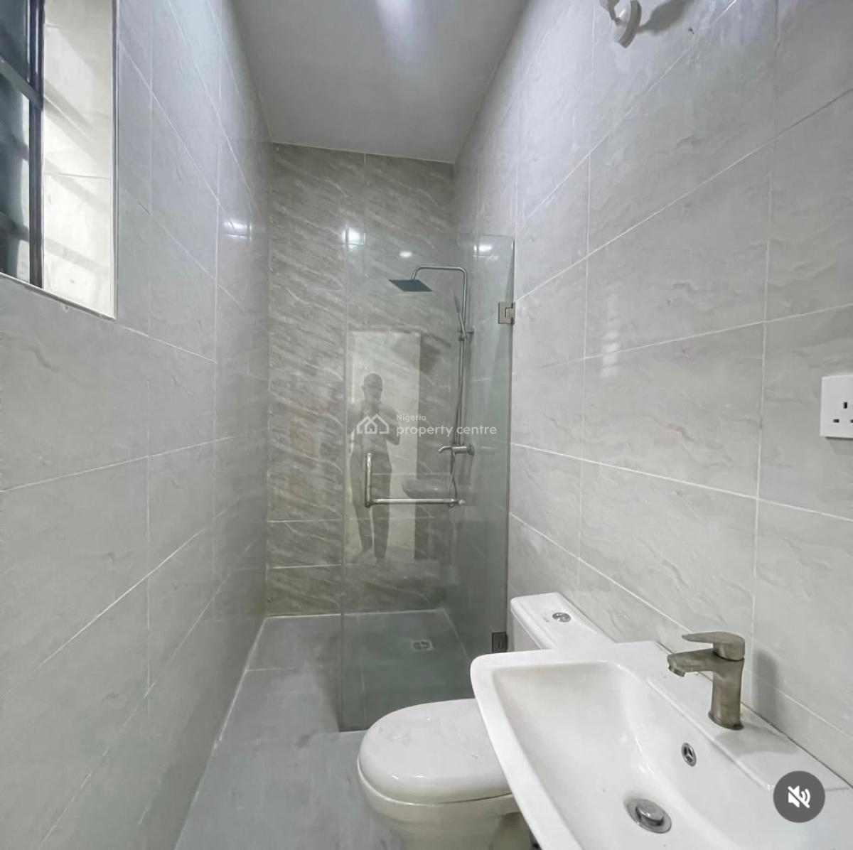 Nicely Built 3 Bedroom Spacious Apartment, Yaba Lagos, Yaba, Lagos, Flat / Apartment for Sale