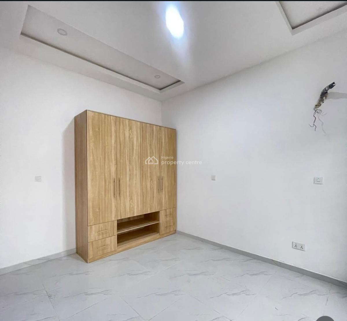 Nicely Built 3 Bedroom Spacious Apartment, Yaba Lagos, Yaba, Lagos, Flat / Apartment for Sale