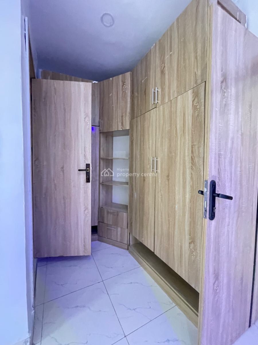 Big Masters Bedroom with Kitchen Well Luxury, Orchid Road, Lekki, Lagos, Flat / Apartment for Rent