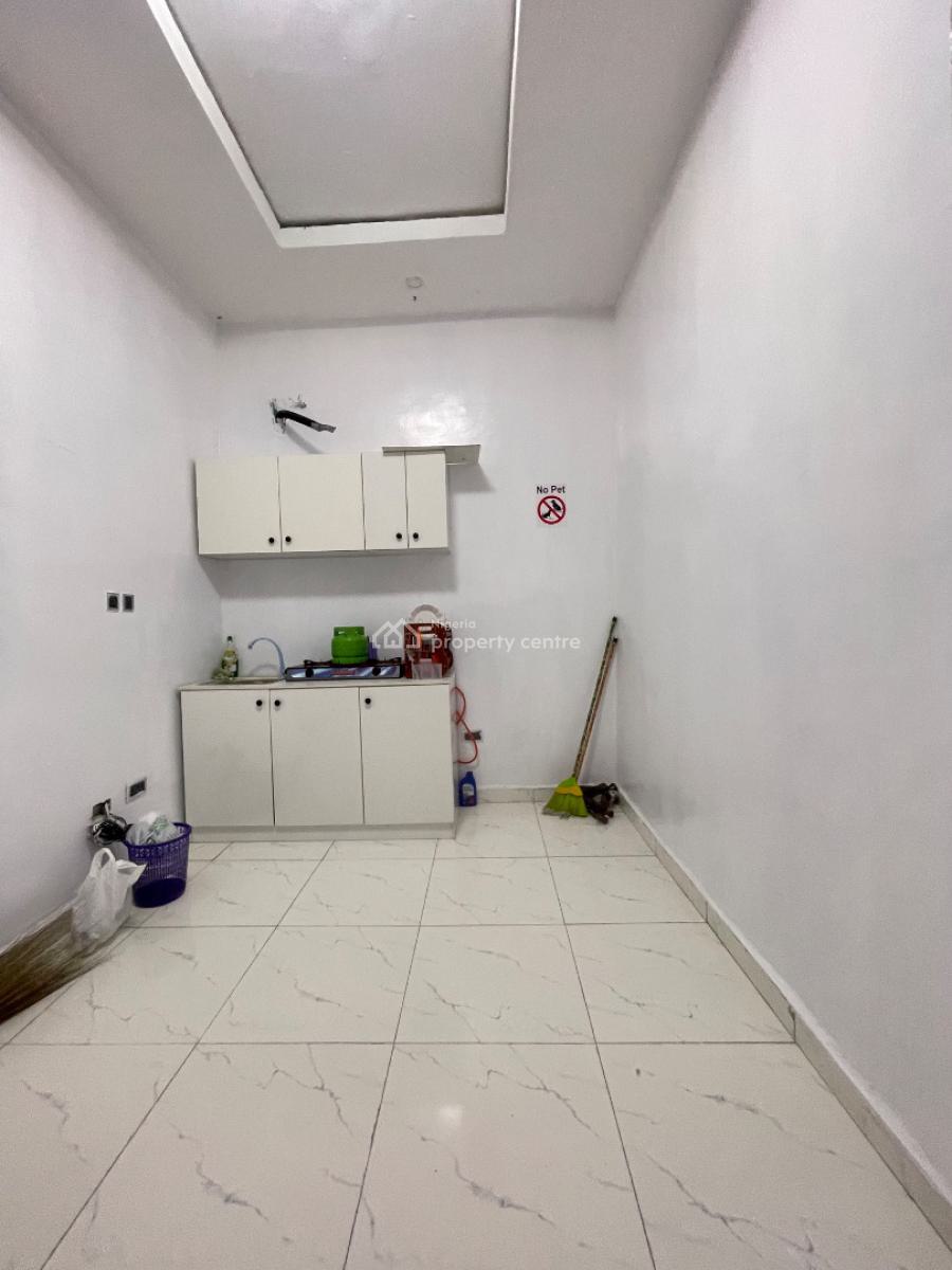 Big Masters Bedroom with Kitchen Well Luxury, Orchid Road, Lekki, Lagos, Flat / Apartment for Rent