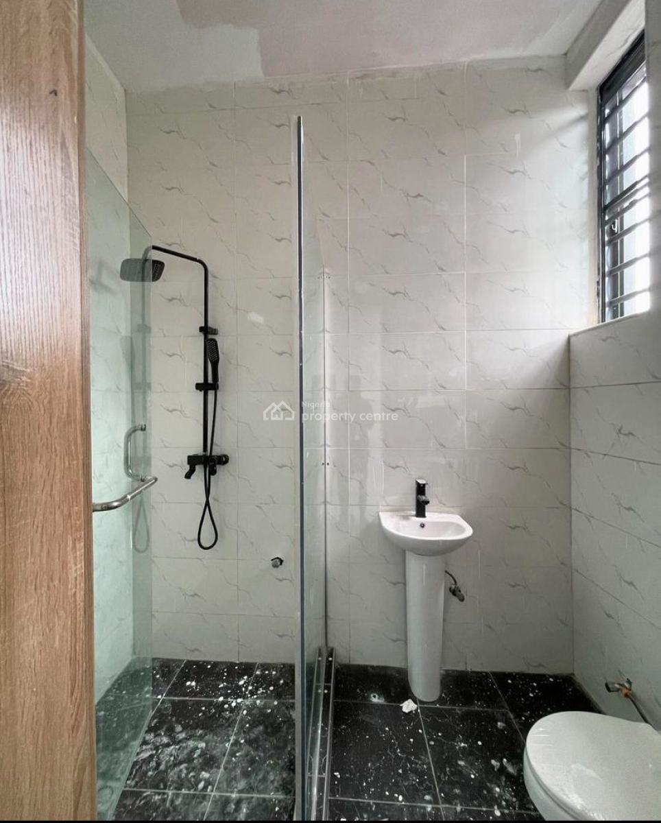 Spacious 2 Bedroom Apartment with Excellent Finishing, Ologolo, Lekki, Lagos, Flat / Apartment for Rent