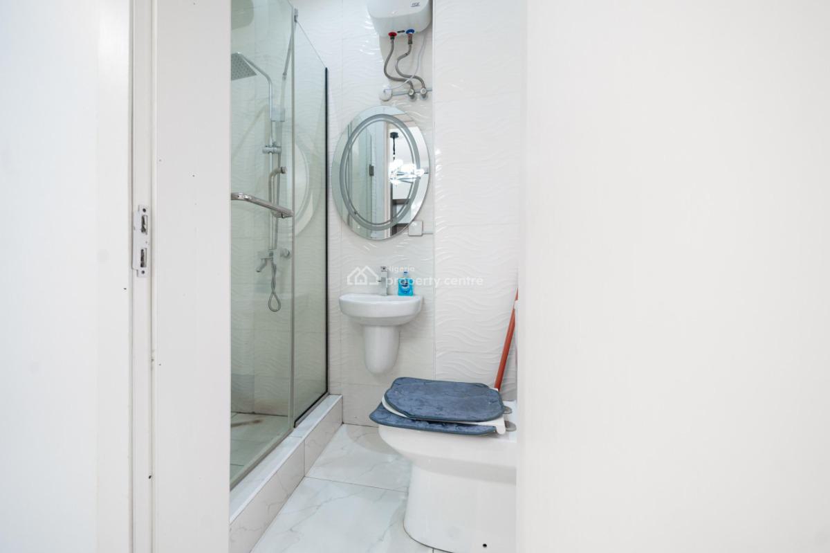 Cute 2 Bedroom Apartment with Ps5, Ologolo, Lekki, Lagos, Flat / Apartment Short Let