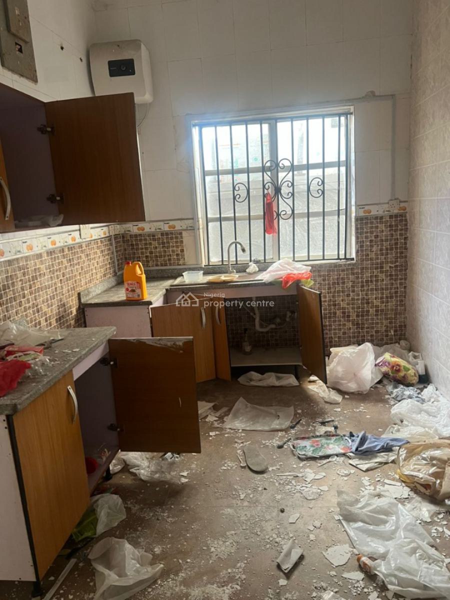 Standard 2 Bedroom Apartment Upstairs, Orchid Road, Lekki, Lagos, Flat / Apartment for Rent
