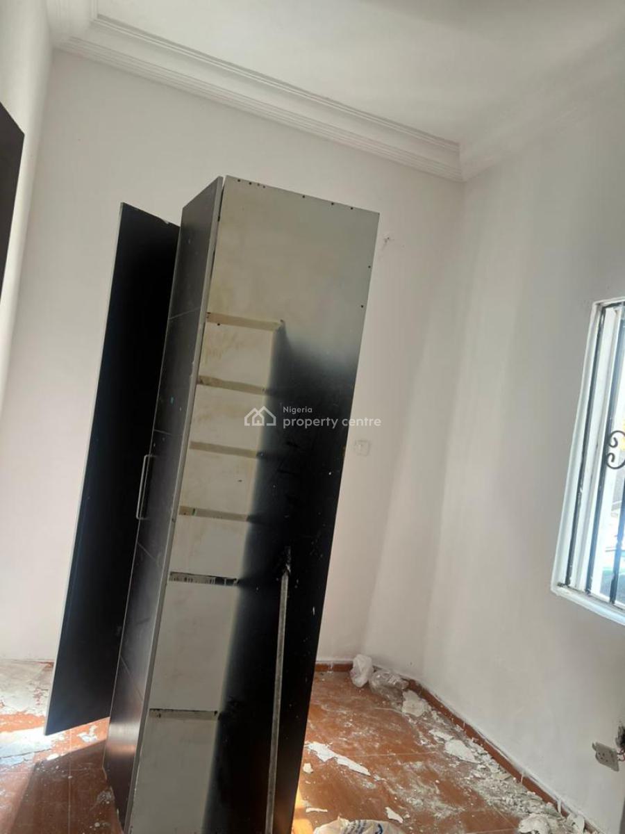 2 Bedroom Flat Up Floor Newly Renovated, Orchid Road, Lekki, Lagos, Flat / Apartment for Rent