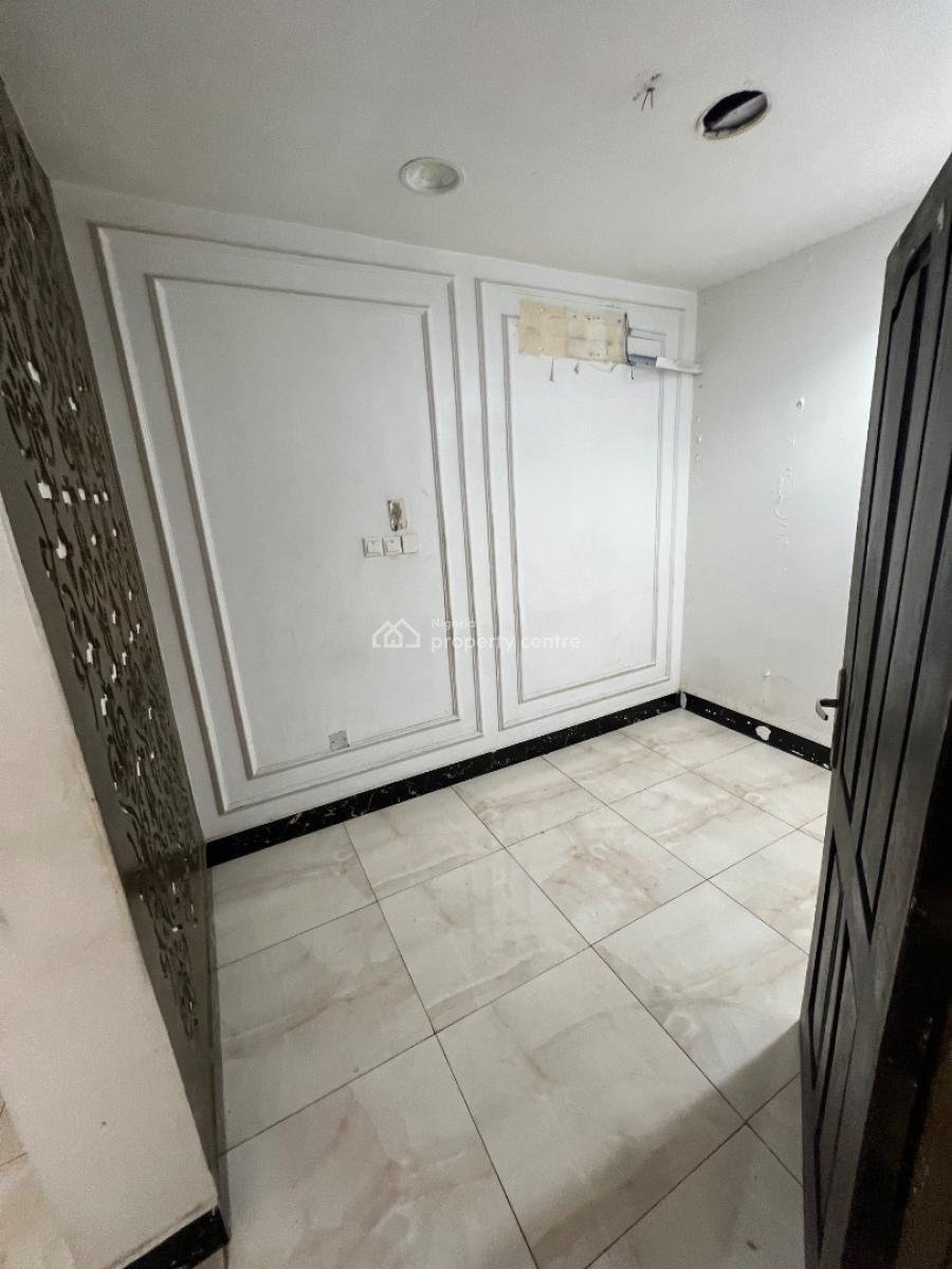 Commercial Space on a Busy Road. Perfect for Any Business., Lekki Phase 1, Lekki, Lagos, Commercial Property for Rent