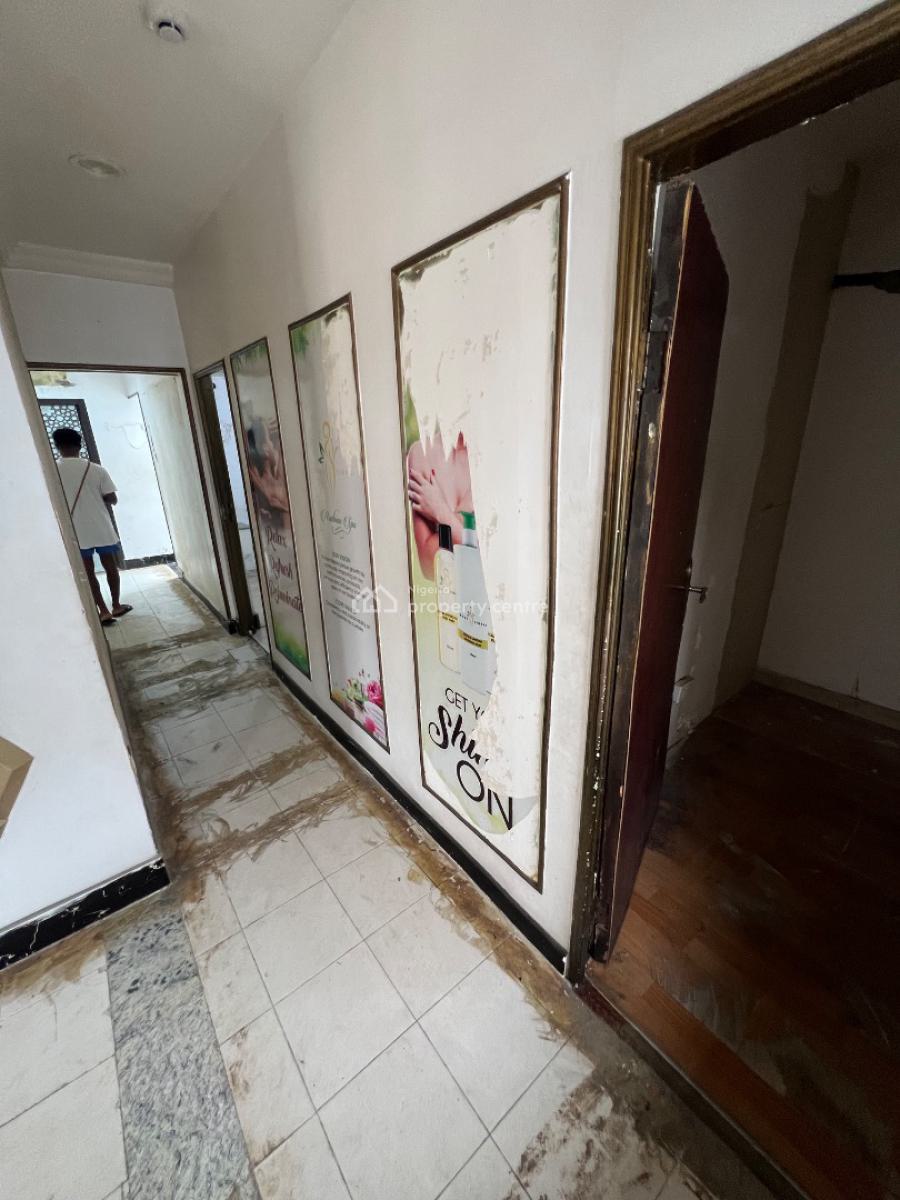 Commercial Space on a Busy Road. Perfect for Any Business., Lekki Phase 1, Lekki, Lagos, Commercial Property for Rent