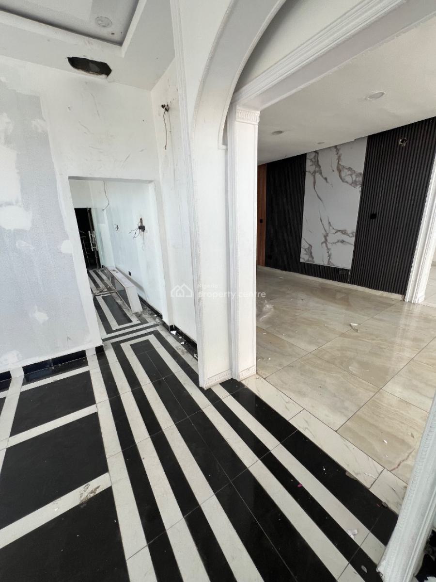 Super-clean and Luxurious Commercial Space Located on a Busy Road, Lekki Phase 1, Lekki, Lagos, Commercial Property for Rent