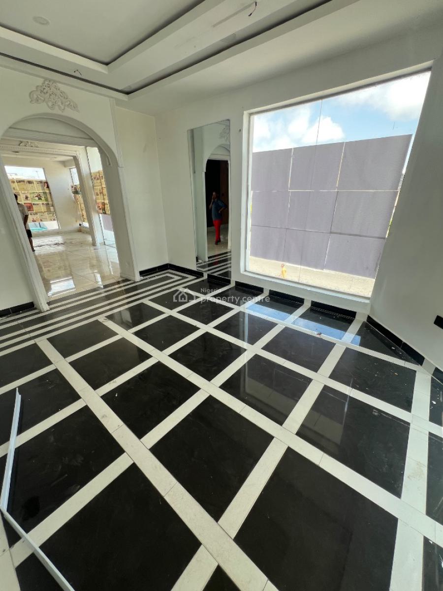 Super-clean and Luxurious Commercial Space Located on a Busy Road, Lekki Phase 1, Lekki, Lagos, Commercial Property for Rent