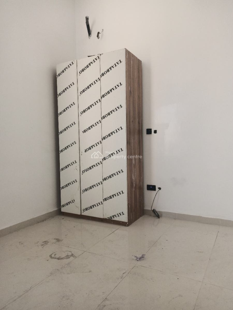 3bedroom Apartment with Pool,gym, Serene and Neat Environment,lekki Phase 1, Lekki Phase 1, Lekki, Lagos, Block of Flats for Sale