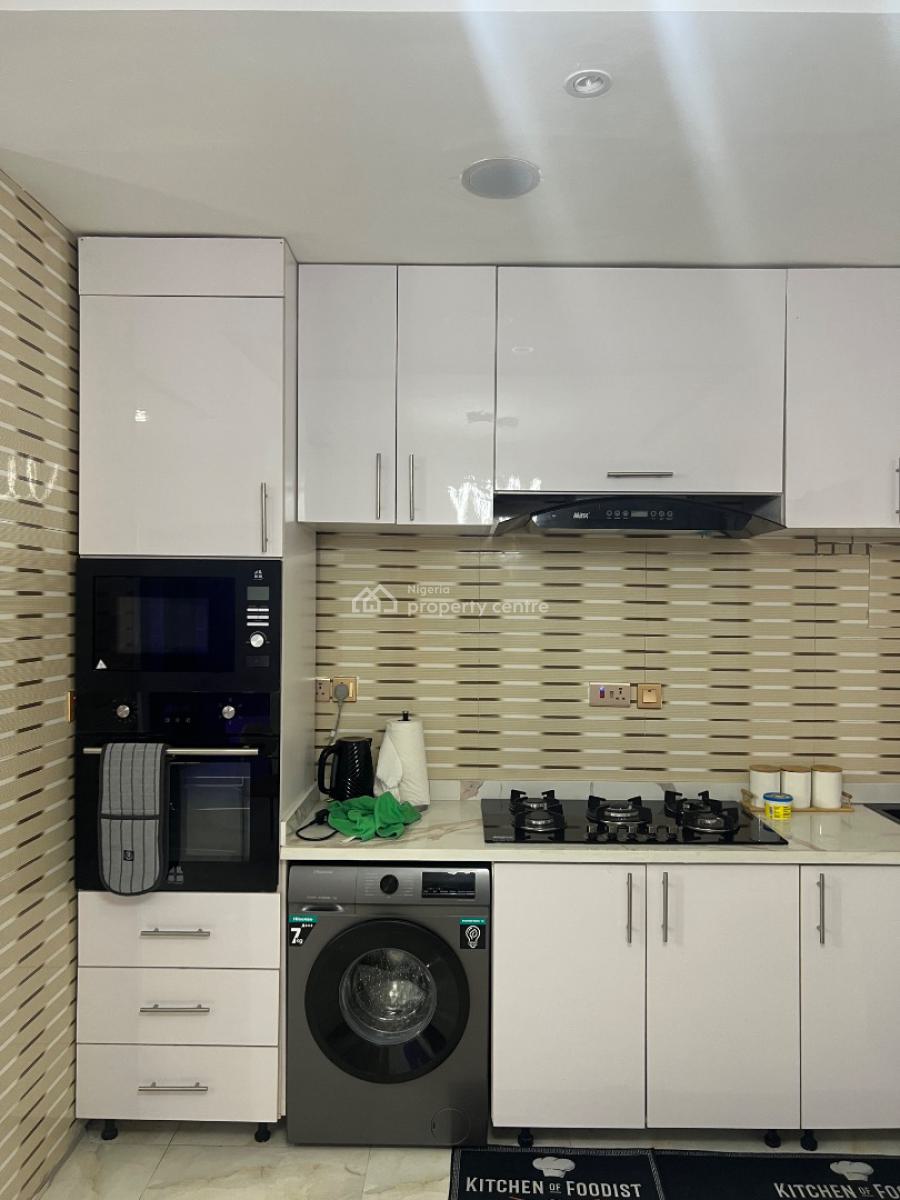 Luxe 2 Bedrooms Apartment with Football Pitch, Ado, Ajah, Lagos, Flat / Apartment Short Let