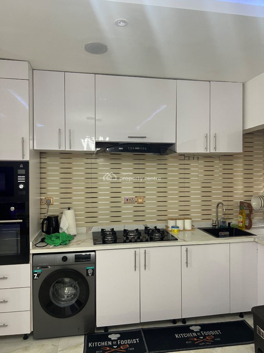 Luxe 2 Bedrooms Apartment with Football Pitch, Ado, Ajah, Lagos, Flat / Apartment Short Let