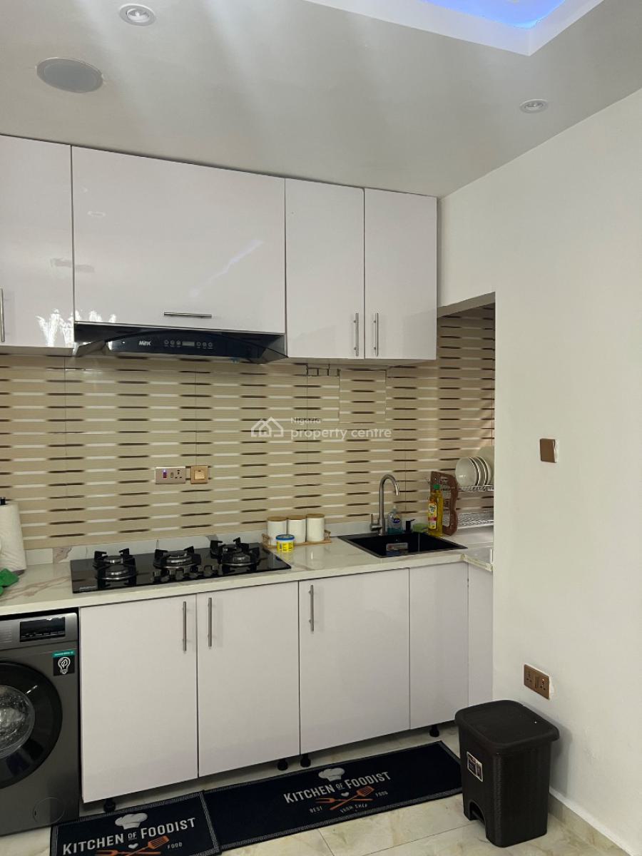 Luxe 2 Bedrooms Apartment with Football Pitch, Ado, Ajah, Lagos, Flat / Apartment Short Let
