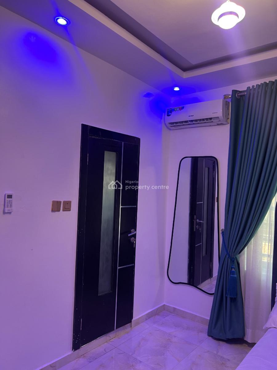 Luxe 2 Bedrooms Apartment with Football Pitch, Ado, Ajah, Lagos, Flat / Apartment Short Let
