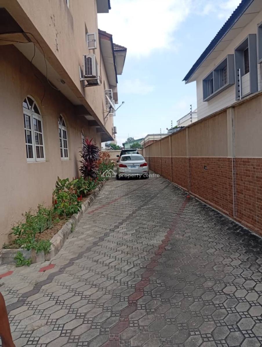 Decent 3 Bedroom Flat in a Secured Estate, Lekki Phase 1, Lekki, Lagos, Flat / Apartment for Rent