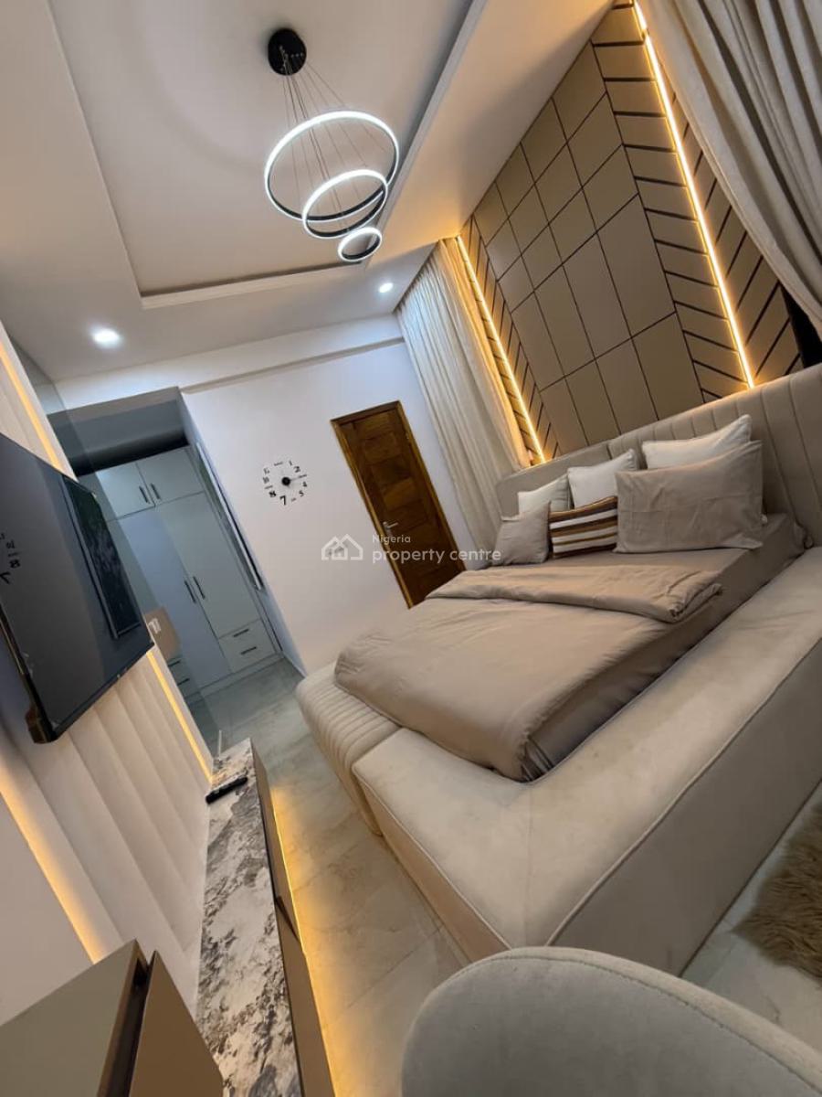 Cozy 2 Bedroom Apartment with Pool,gym,ps5 & Lounge, Ikate, Lekki, Lagos, Flat / Apartment Short Let