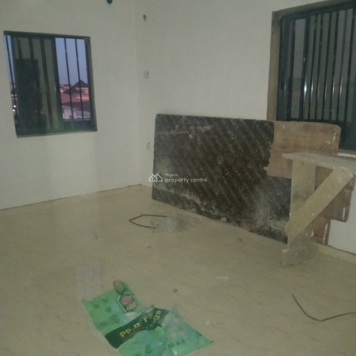 Standard 2 Bedroom Apartment, Upstairs, Off Pedro Road, Pedro, Gbagada, Lagos, Flat / Apartment for Rent