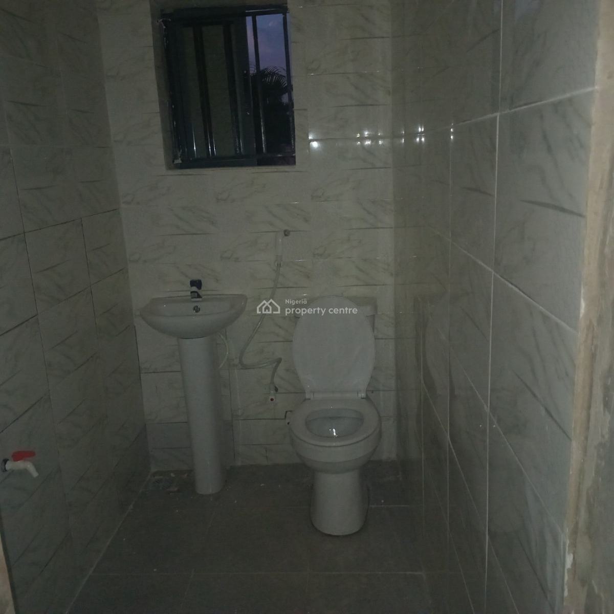Standard 2 Bedroom Apartment, Upstairs, Off Pedro Road, Pedro, Gbagada, Lagos, Flat / Apartment for Rent