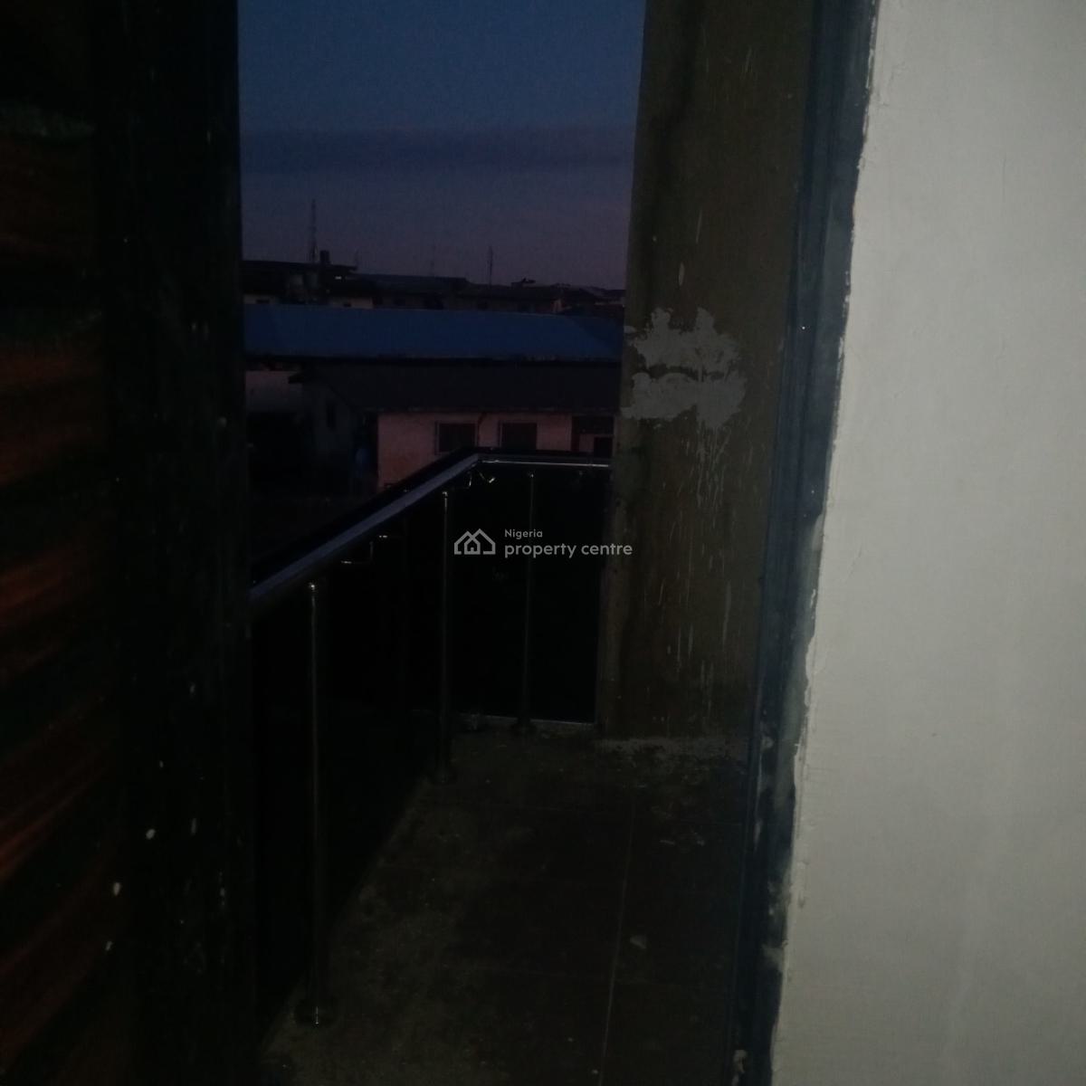Standard 2 Bedroom Apartment, Upstairs, Off Pedro Road, Pedro, Gbagada, Lagos, Flat / Apartment for Rent