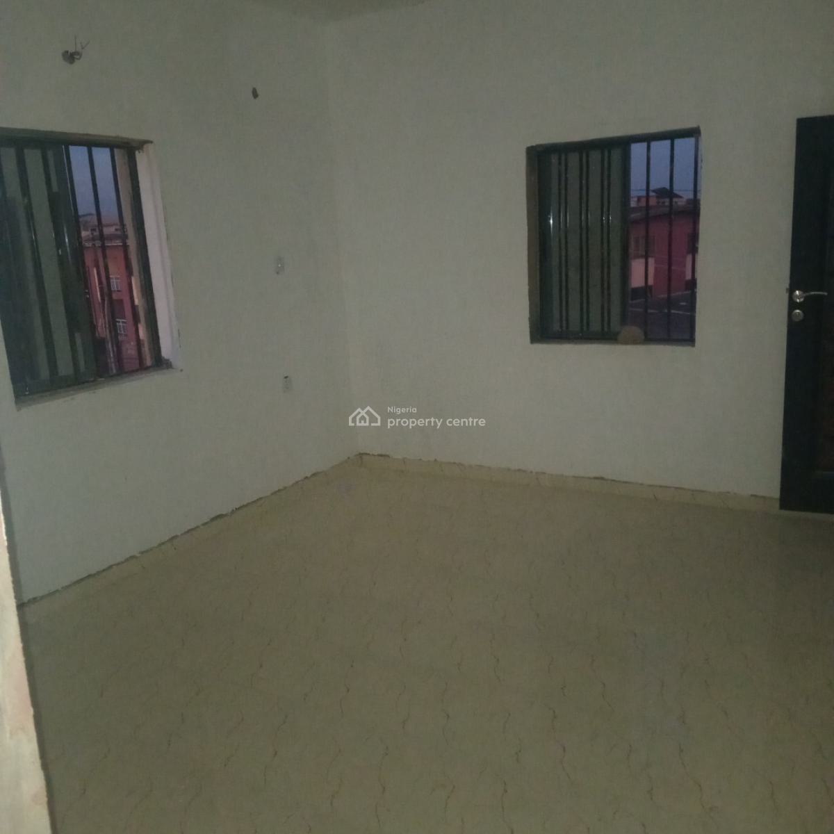 Standard 2 Bedroom Apartment, Upstairs, Off Pedro Road, Pedro, Gbagada, Lagos, Flat / Apartment for Rent