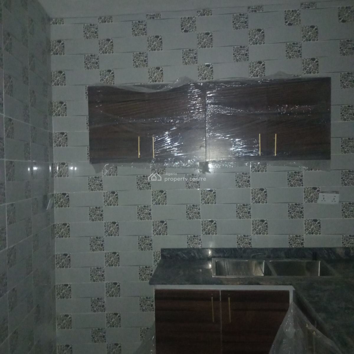 Standard 2 Bedroom Apartment, Upstairs, Off Pedro Road, Pedro, Gbagada, Lagos, Flat / Apartment for Rent