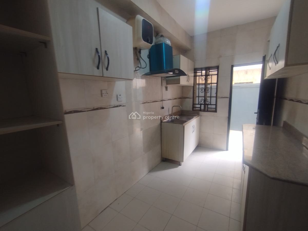 Super Clean and Spacious 3 Bedrooms Apartment, Off Admiralty Way, Lekki Phase 1, Lekki, Lagos, Flat / Apartment for Rent