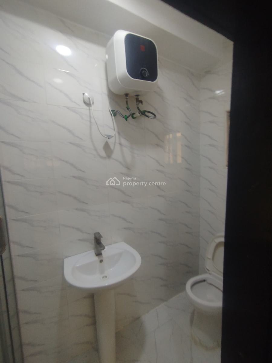 Super Clean and Spacious 3 Bedrooms Apartment, Off Admiralty Way, Lekki Phase 1, Lekki, Lagos, Flat / Apartment for Rent