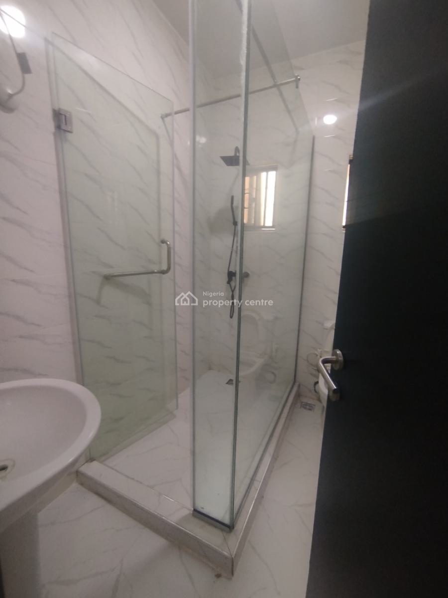 Super Clean and Spacious 3 Bedrooms Apartment, Off Admiralty Way, Lekki Phase 1, Lekki, Lagos, Flat / Apartment for Rent
