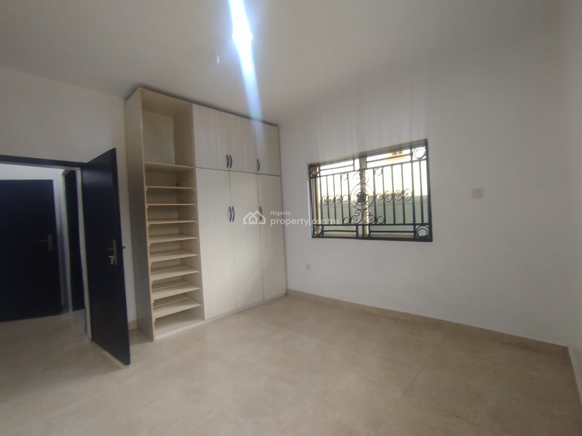 Super Clean and Spacious 3 Bedrooms Apartment, Off Admiralty Way, Lekki Phase 1, Lekki, Lagos, Flat / Apartment for Rent