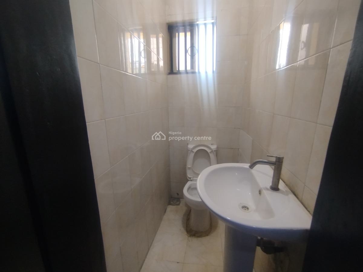 Super Clean and Spacious 3 Bedrooms Apartment, Off Admiralty Way, Lekki Phase 1, Lekki, Lagos, Flat / Apartment for Rent