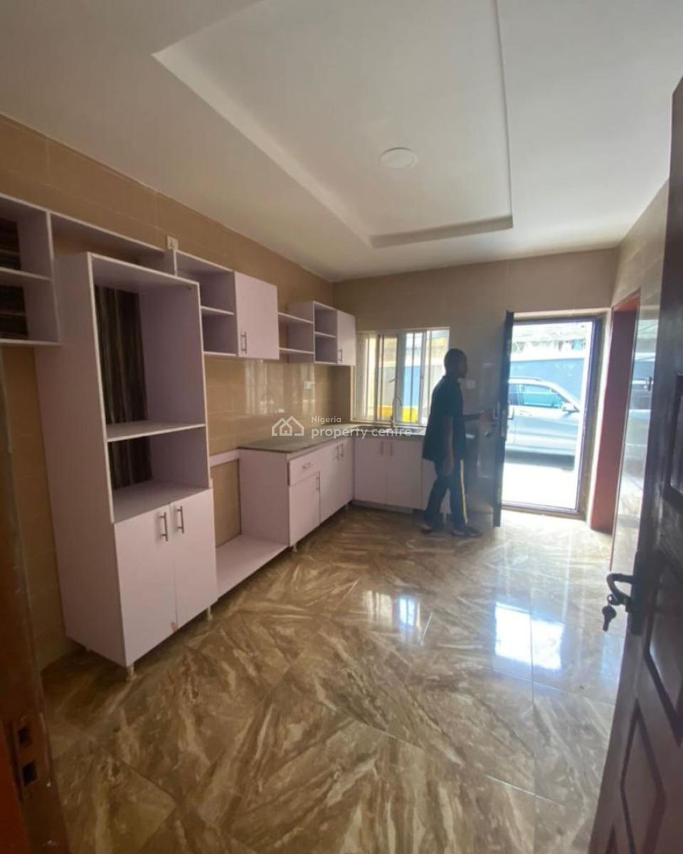 Modern Built Luxury Well Maintained 3bedrooms Apartment Upstairs, United Estate, Sangotedo, Ajah, Lagos, Flat / Apartment for Rent