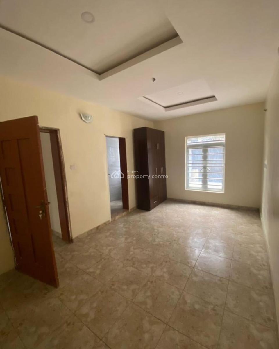 Modern Built Luxury Well Maintained 3bedrooms Apartment Upstairs, United Estate, Sangotedo, Ajah, Lagos, Flat / Apartment for Rent