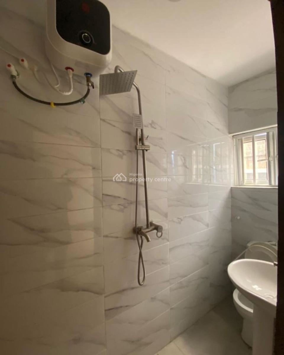 Modern Built Luxury Well Maintained 3bedrooms Apartment Upstairs, United Estate, Sangotedo, Ajah, Lagos, Flat / Apartment for Rent