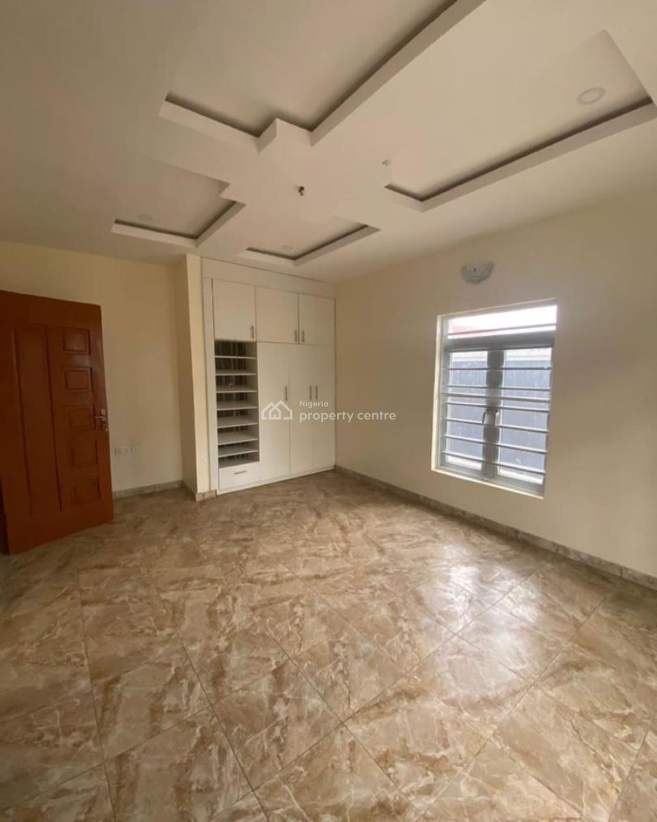 Modern Built Luxury Well Maintained 3bedrooms Apartment Upstairs, United Estate, Sangotedo, Ajah, Lagos, Flat / Apartment for Rent