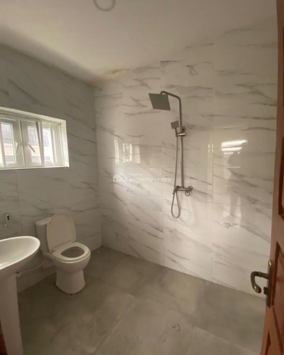 Modern Built Luxury Well Maintained 3bedrooms Apartment Upstairs, United Estate, Sangotedo, Ajah, Lagos, Flat / Apartment for Rent