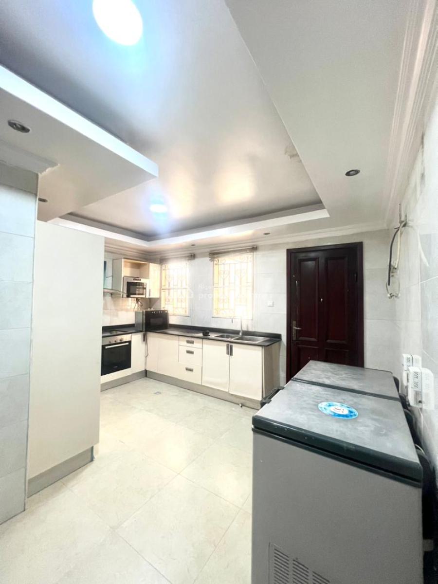 Serviced 2 Bedroom Apartment in a Secure Estate, Lekki Phase 1, Lekki, Lagos, Flat / Apartment for Rent