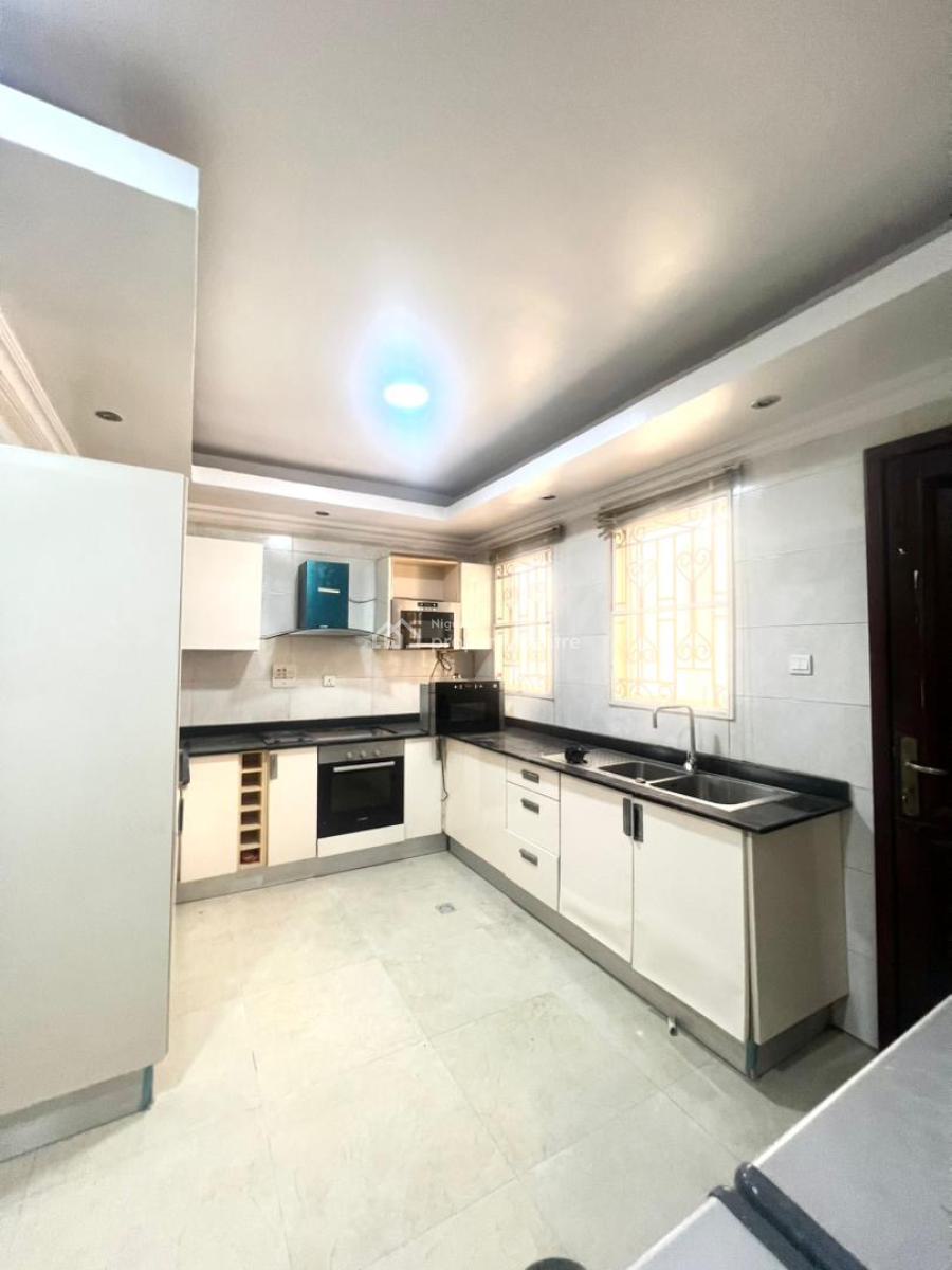 Serviced 2 Bedroom Apartment in a Secure Estate, Lekki Phase 1, Lekki, Lagos, Flat / Apartment for Rent