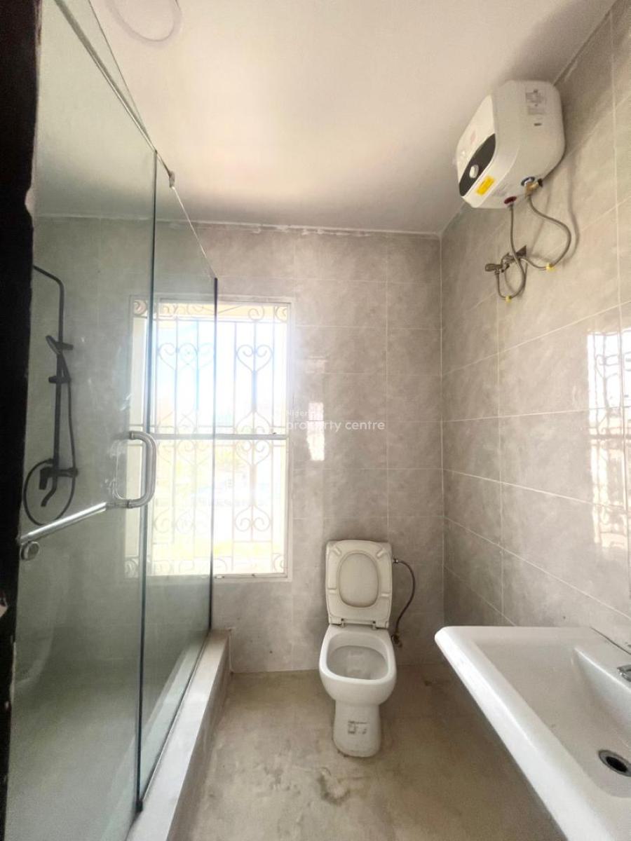 Serviced 2 Bedroom Apartment in a Secure Estate, Lekki Phase 1, Lekki, Lagos, Flat / Apartment for Rent