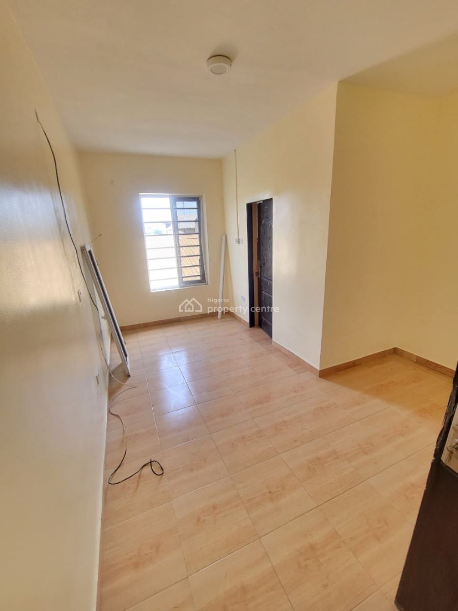 Spacious and Clean 3 Bedroom Apartment, Glorious Estate, Ajah, Lagos, Flat / Apartment for Sale