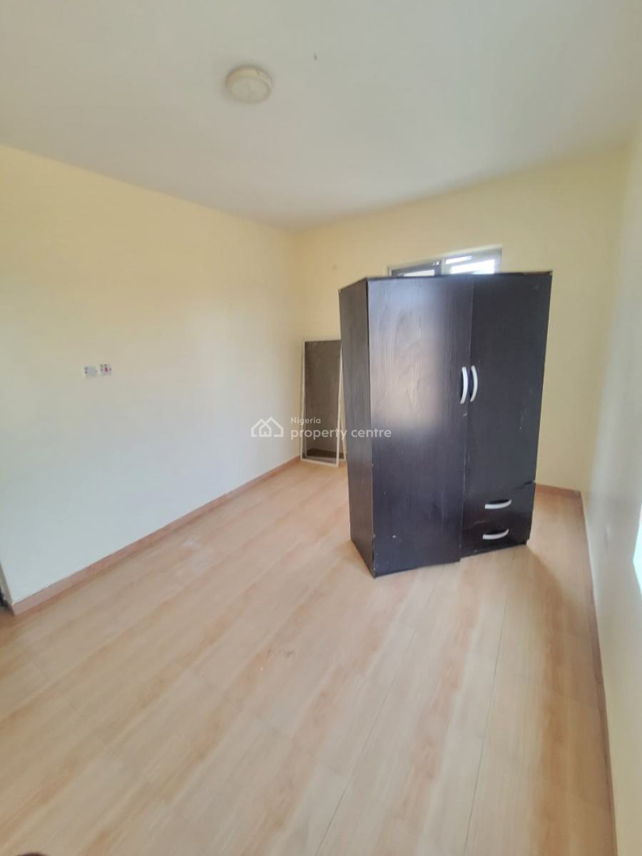 Spacious and Clean 3 Bedroom Apartment, Glorious Estate, Ajah, Lagos, Flat / Apartment for Sale